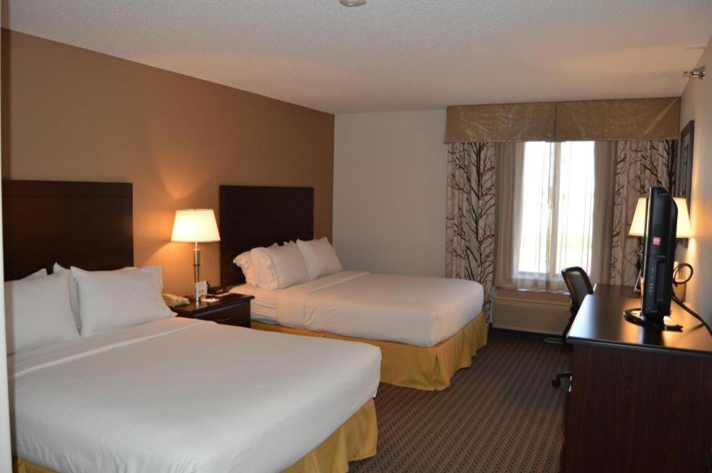Holiday Inn Express & Suites Winner By Ihg Exterior foto