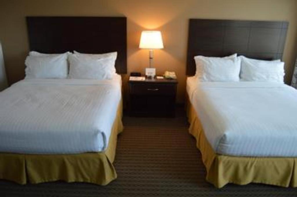 Holiday Inn Express & Suites Winner By Ihg Exterior foto